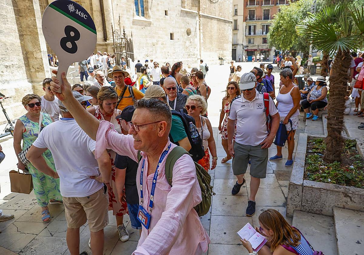 Ciutat Vella se llena de turistas en verano
