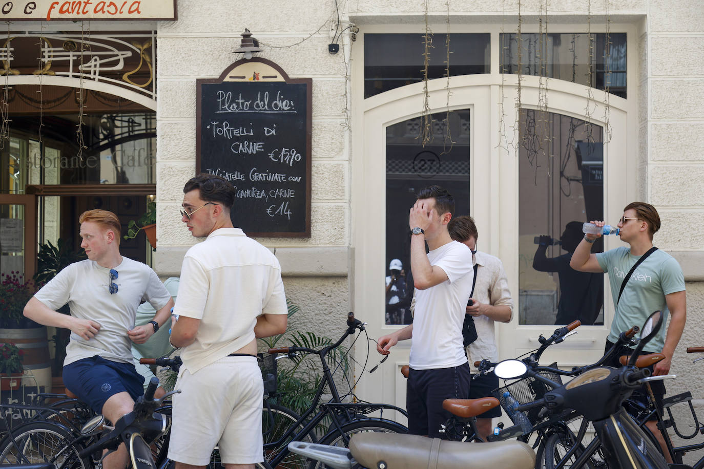 Ciutat Vella se llena de turistas en verano