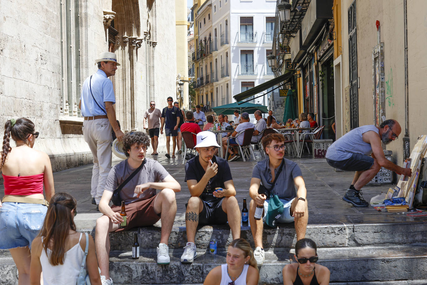Ciutat Vella se llena de turistas en verano