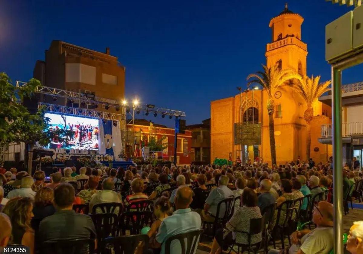 Pilar de la Horadada ha celebrado los 38 años de independencia de Orihuela 