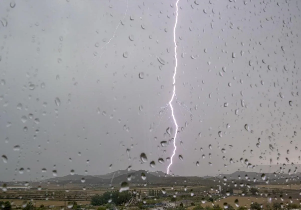 Aemet anuncia tormentas y granizo en Castellón y el interior de Valencia y Alicante para hoy viernes 