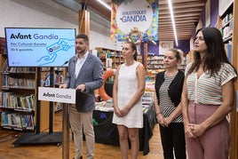 Presentación del cheque escolar.