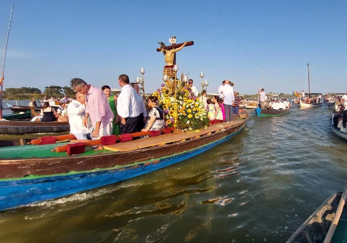 La romería del Cristo de la Salud de El Palmar vence al termómetro 