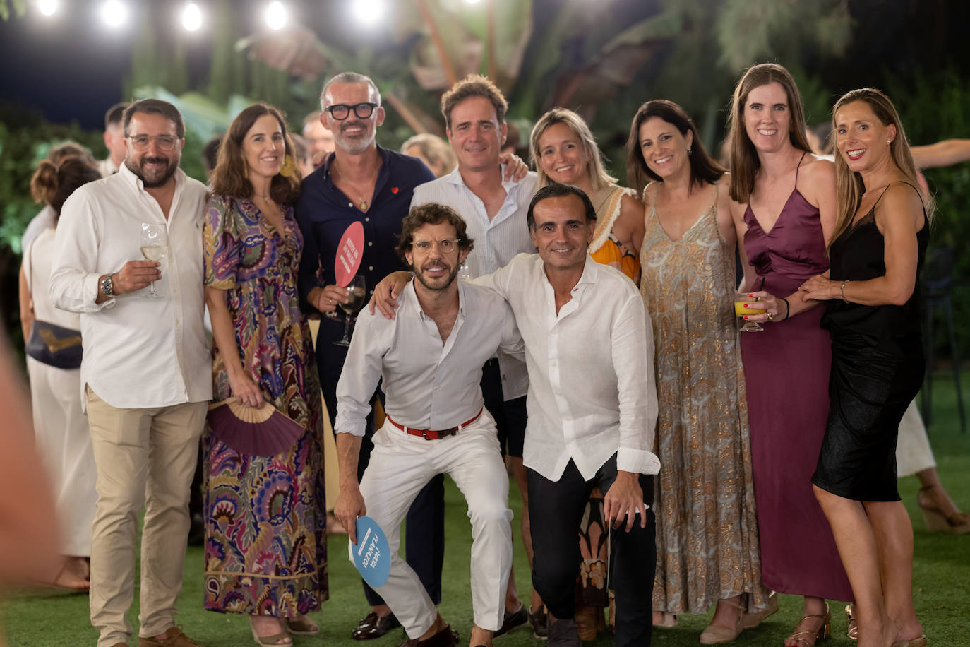 Amigos de Aurora de Miguel y María Primo, como José Puerta, con camisa negra.