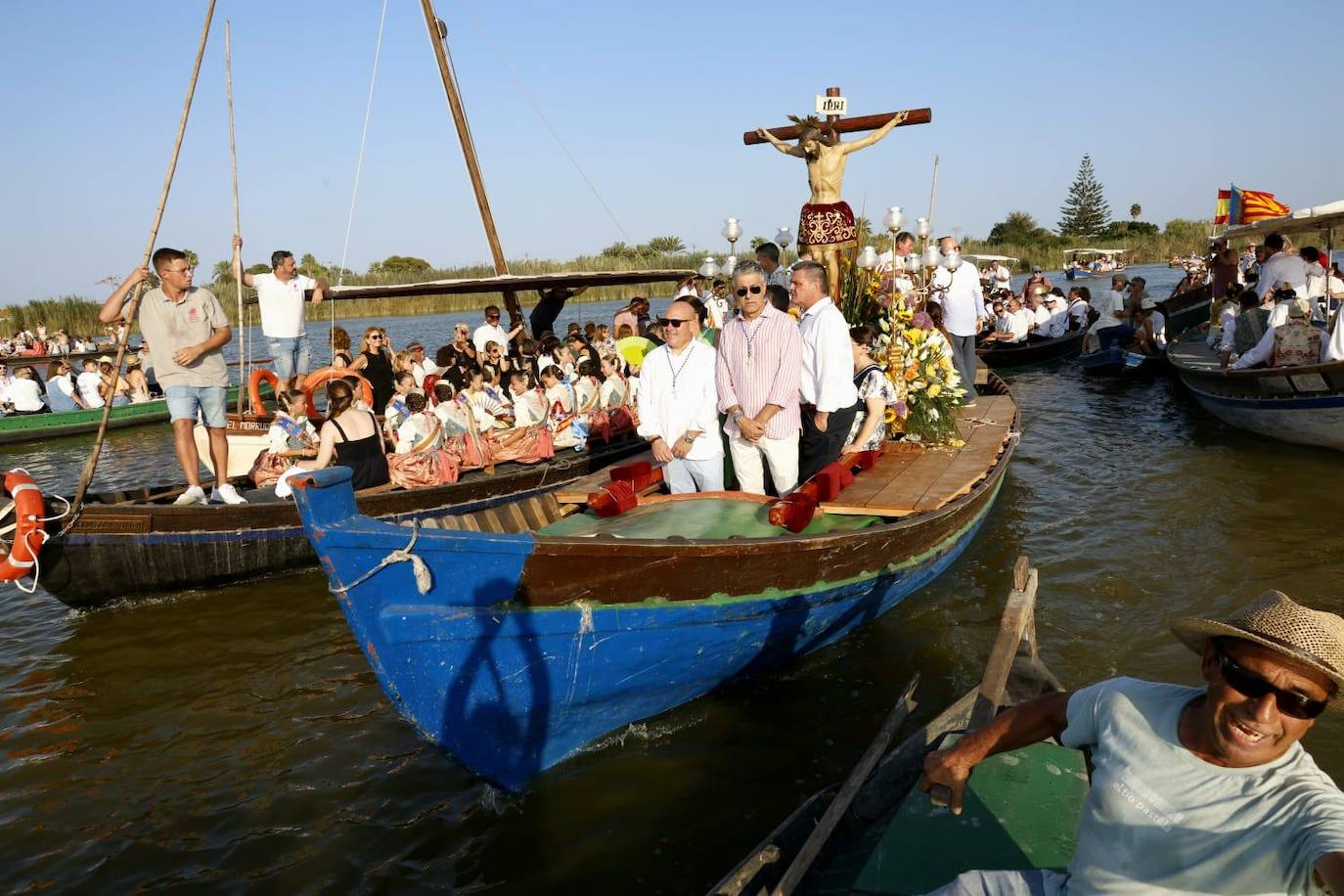 La romería del Cristo de la Salud de El Palmar vence al termómetro