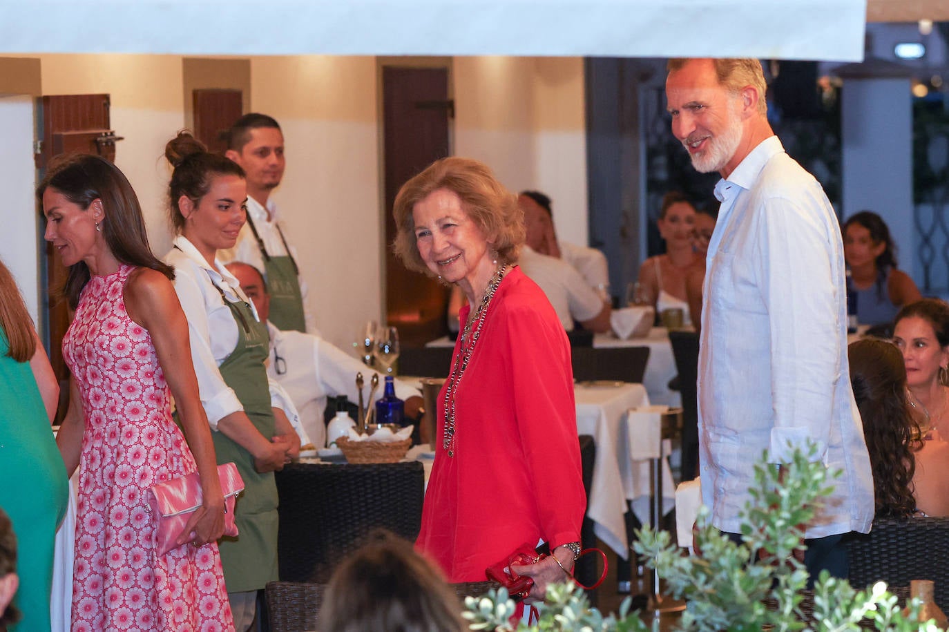 Los Reyes, de cena con sus hijas y Doña Sofía en Mallorca