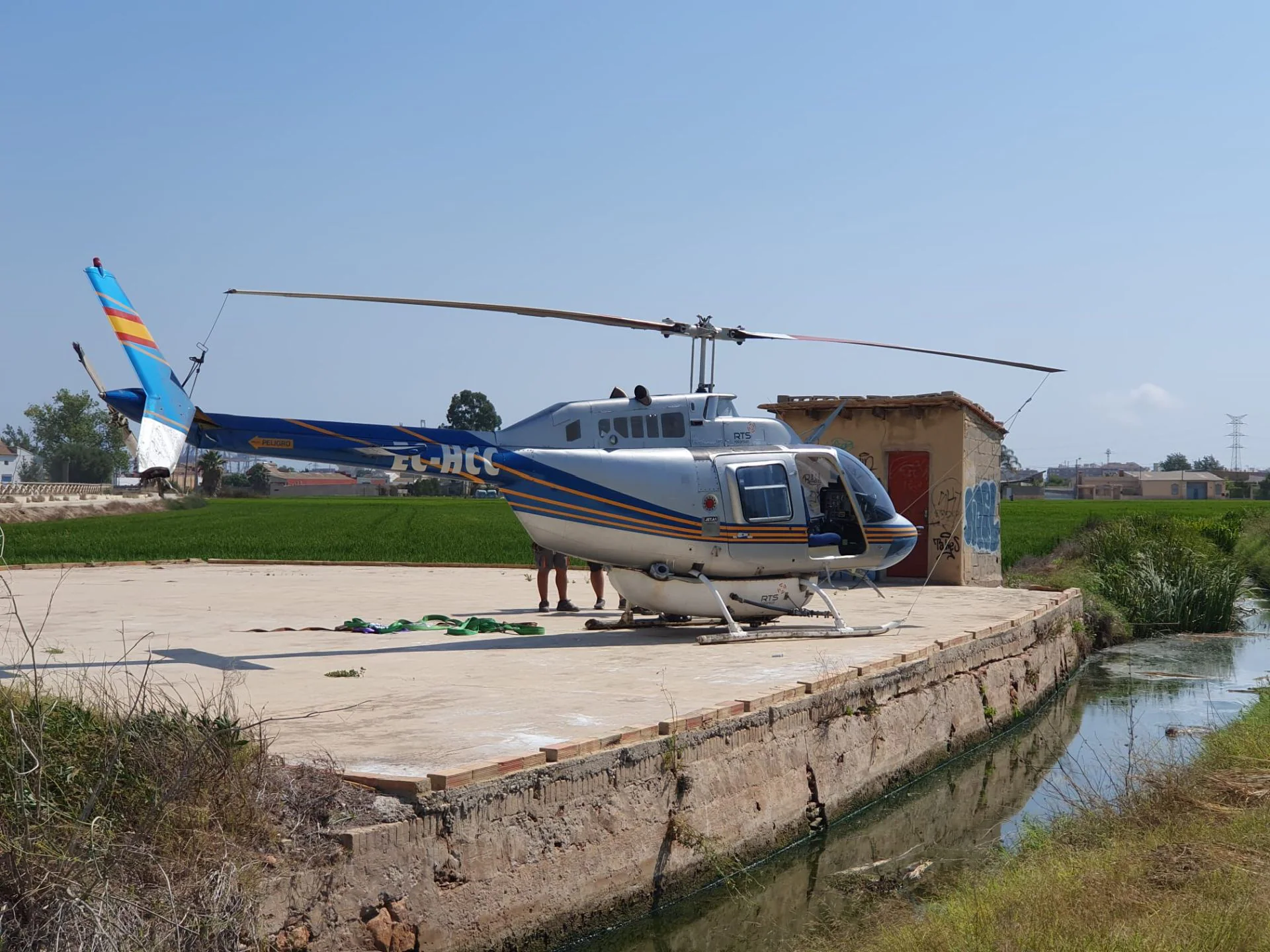 Imágenes del helicóptero estrellado en l'Albufera