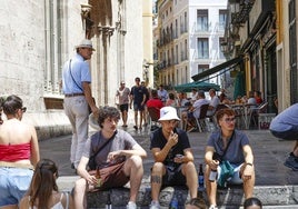 Un grupo de turistas en Valencia.