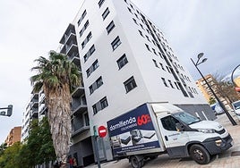 Edificio municipal en la calle Cristina de Safranar.
