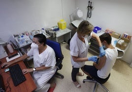 Vacunación en un centro de salud, en una imagen de archivo.