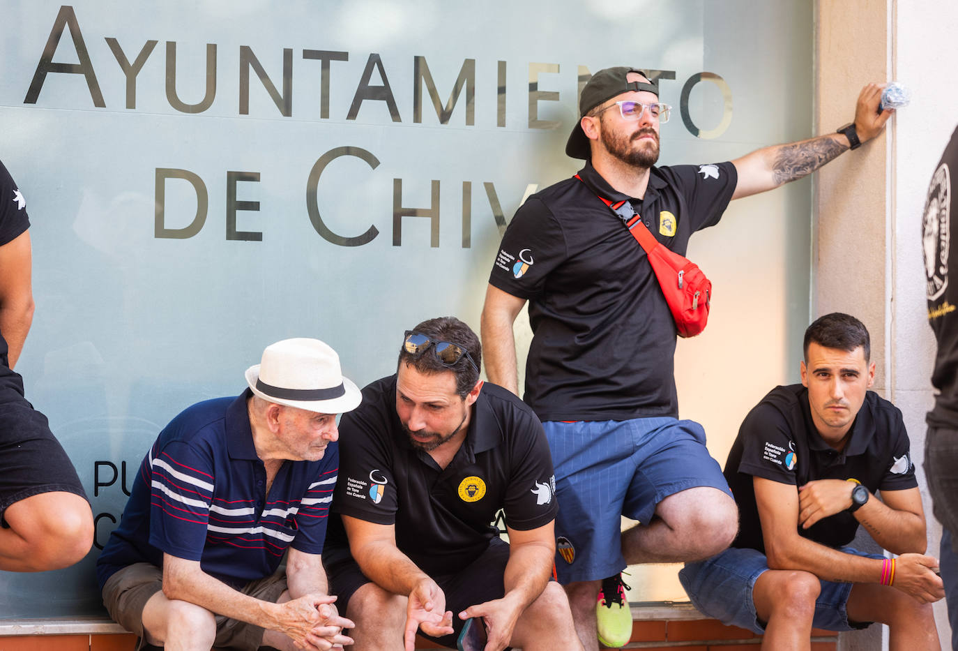 Concentración en Chiva por la suspensión de la fiesta del Torico de la Cuerda