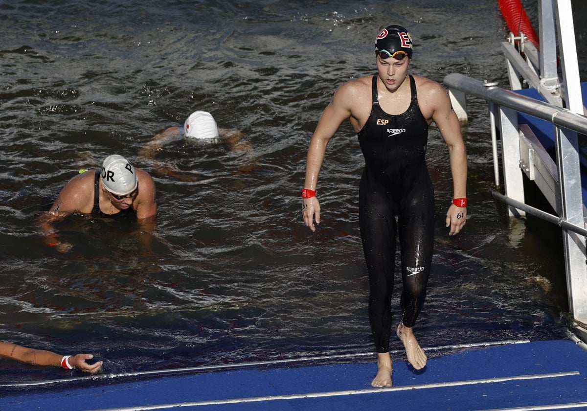 Ángela Martínez, al finalizar la prueba de los 10 kilómetros en aguas abiertas.