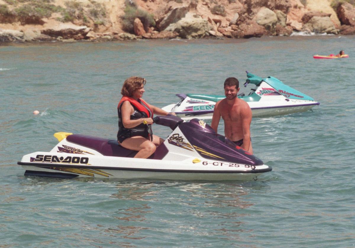 ¿Es necesario un carnet para alquilar una moto de agua?