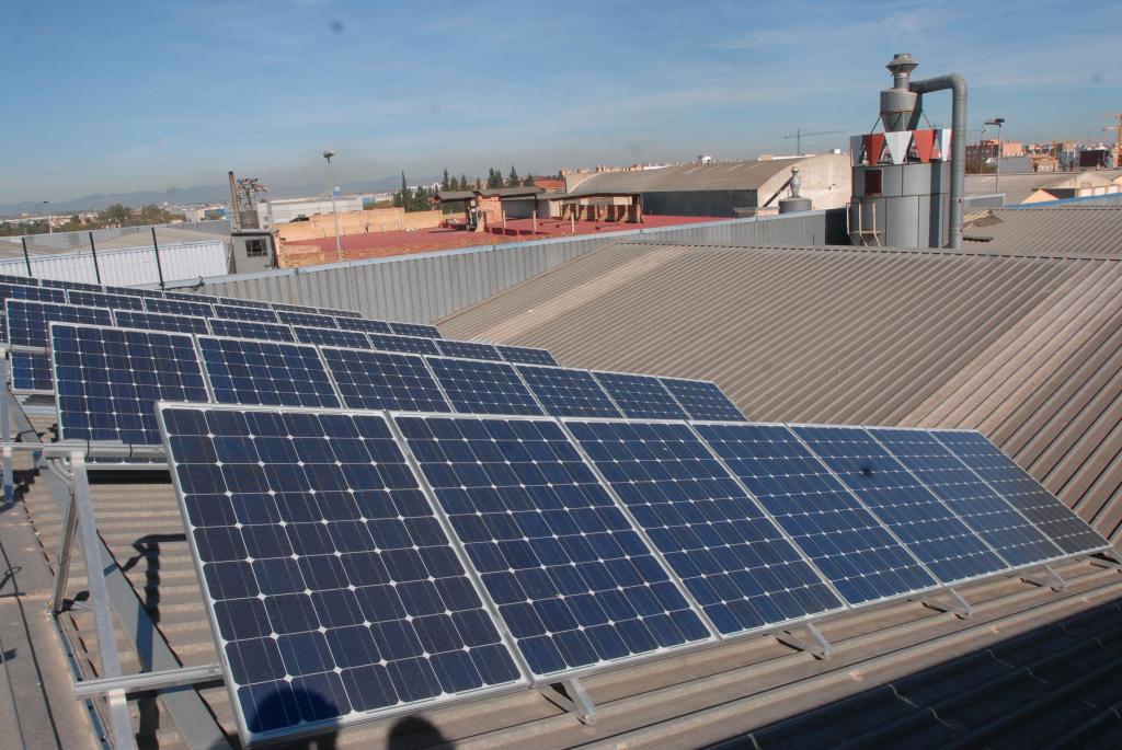 Ontinyent aprueba una ordenanza que subvencionará las instalaciones fotovoltaicas colectivas e individuales