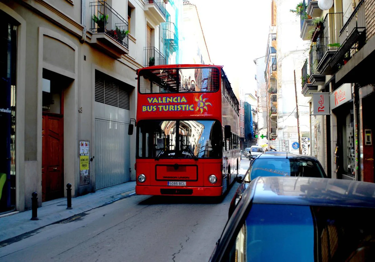 Autobuses turísticos a 40 grados en Valencia 