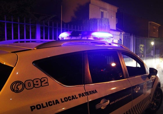 La policía local de Paterna, en una ronda por La Canyada.