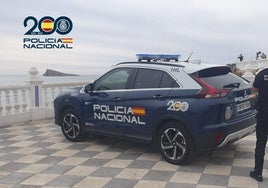 Un agente de la Policía Nacional en Benidorm.