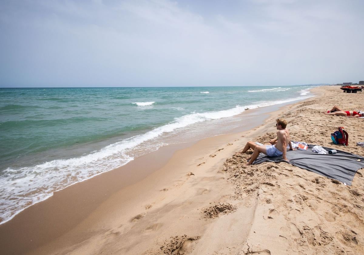 Valencia apuesta por crear arrecifes artificiales en las playas del sur para evitar las regresiones 