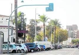 Una de las arterias de acceso a Alboraya desde Valencia.