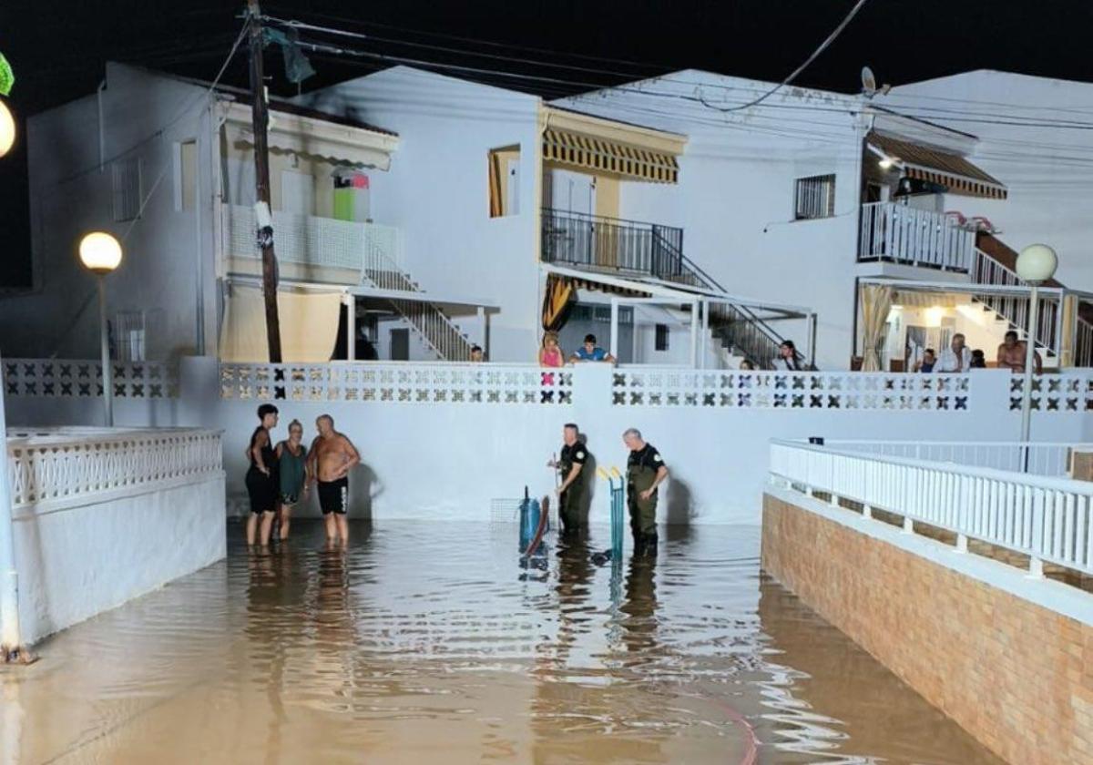 Inundaciones en Orpesa tras el fuerte aguacero ha descargado este martes.