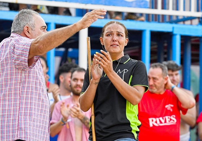 La emoción de Laura y Miguel Parejo al despedir a Rondallera.