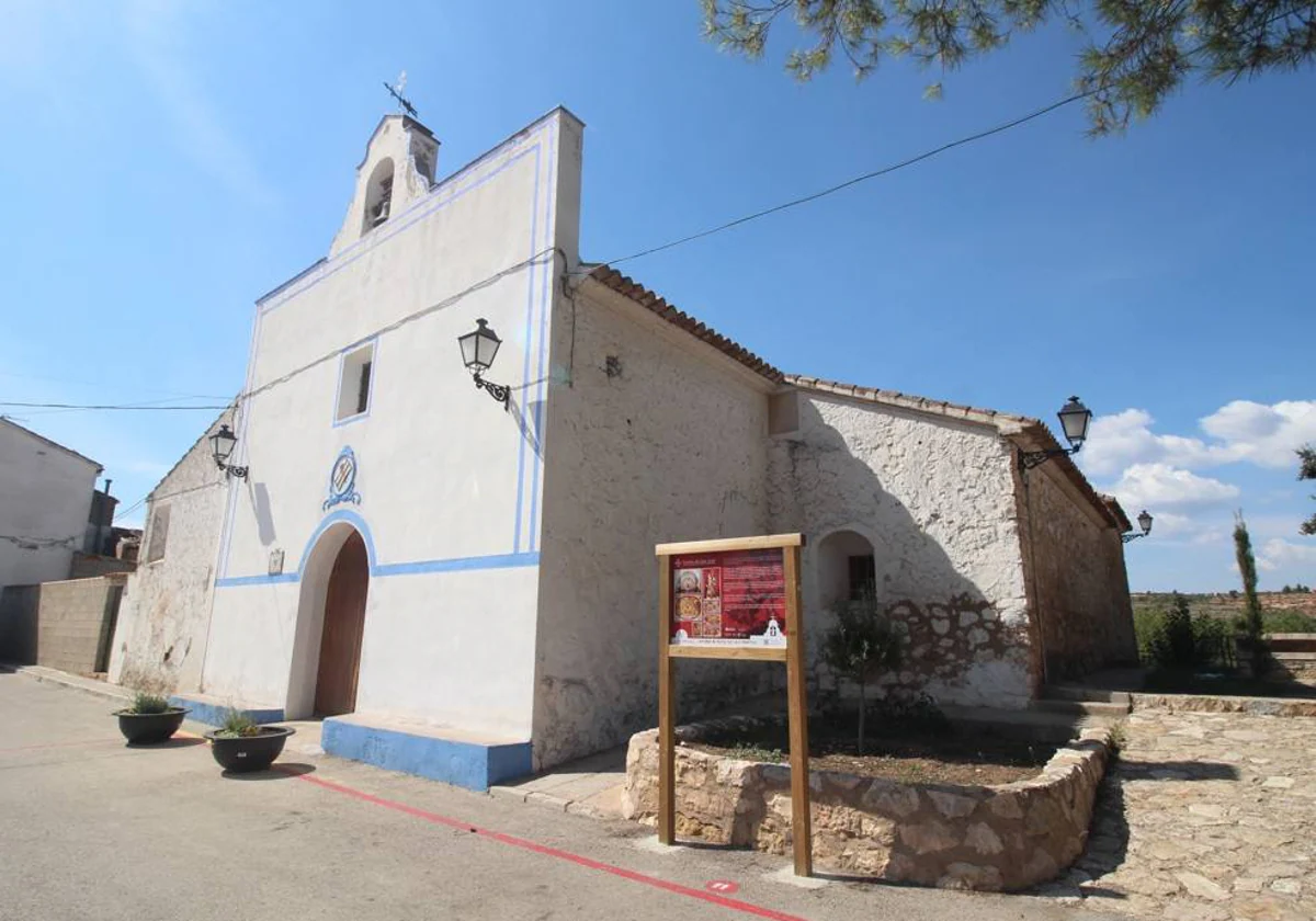 La caída de un rayo provoca destrozos en la ermita de San José de Ayora 