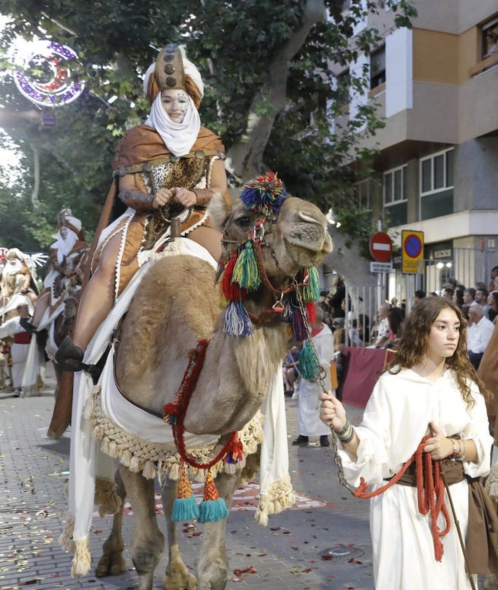Imagen secundaria 2 - Los Moros i Cristians conquistan Dénia