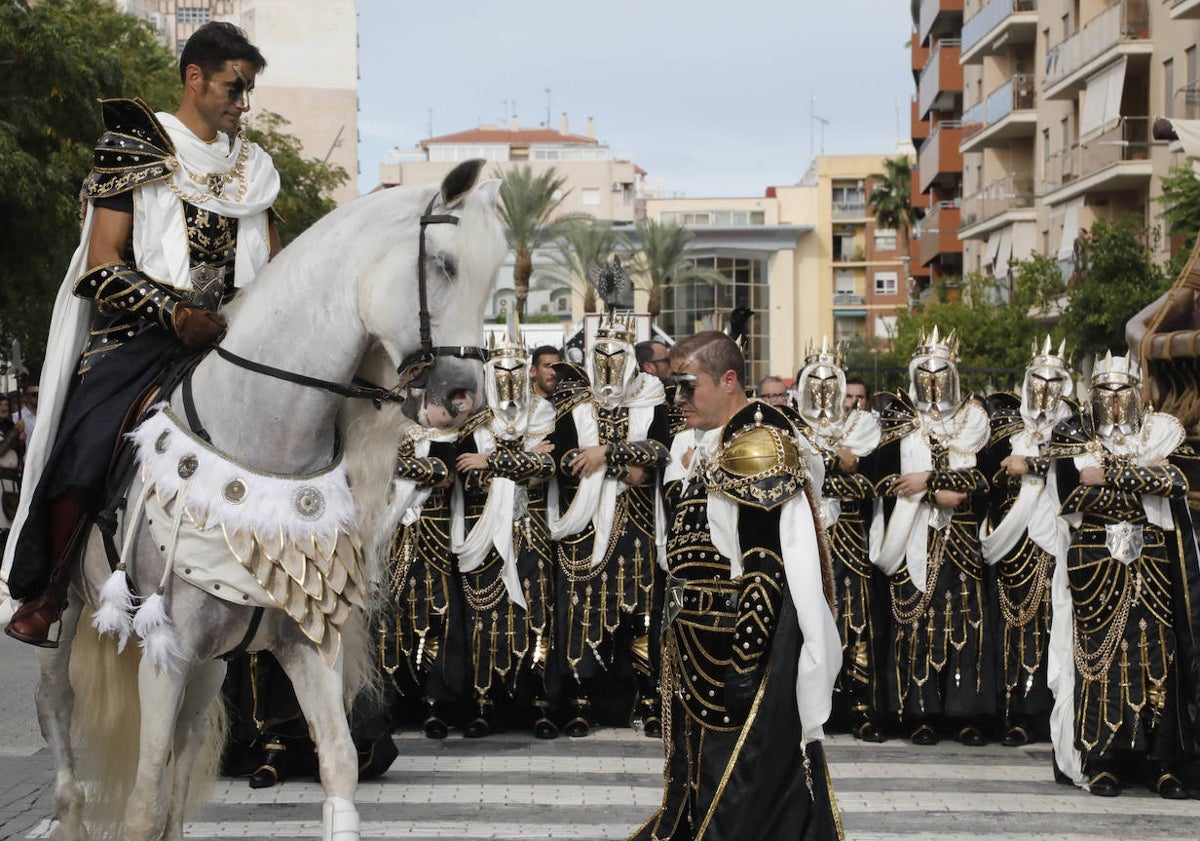 Imagen principal - Los Moros i Cristians conquistan Dénia