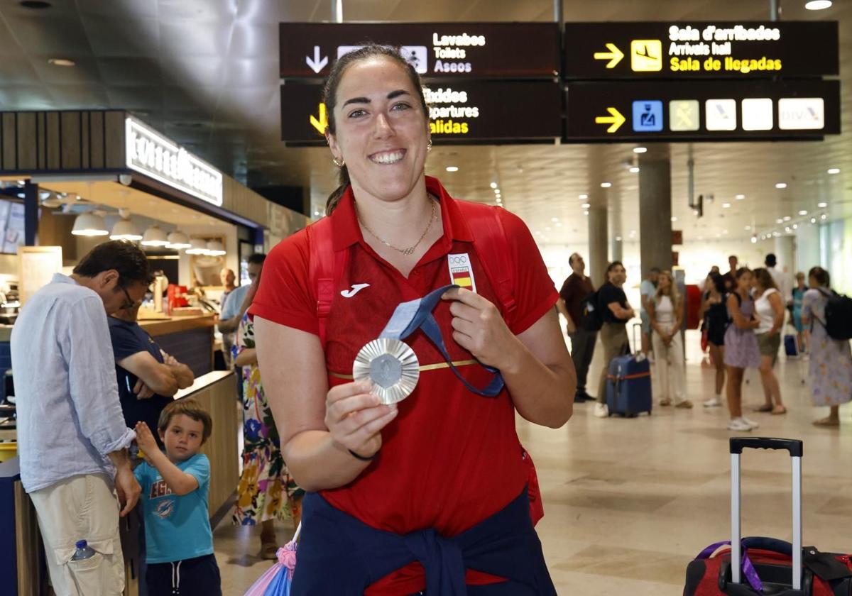 Vega Gimeno, en su llegada a Valencia tras los Juegos Olímpicos.