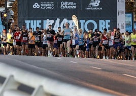 Corredores en los primeros metros del Maratón Valencia Trinidad Alfonso del año pasado.