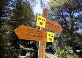 Cartel de ruta senderista del Parque Natural del Montgó.