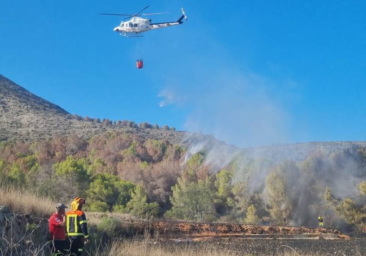 Nuevo incendio en la falda del Montgó de Xàbia 