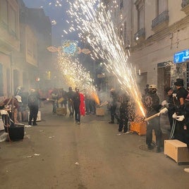 Un momento de la Procesión del Fuego de Benifaió.