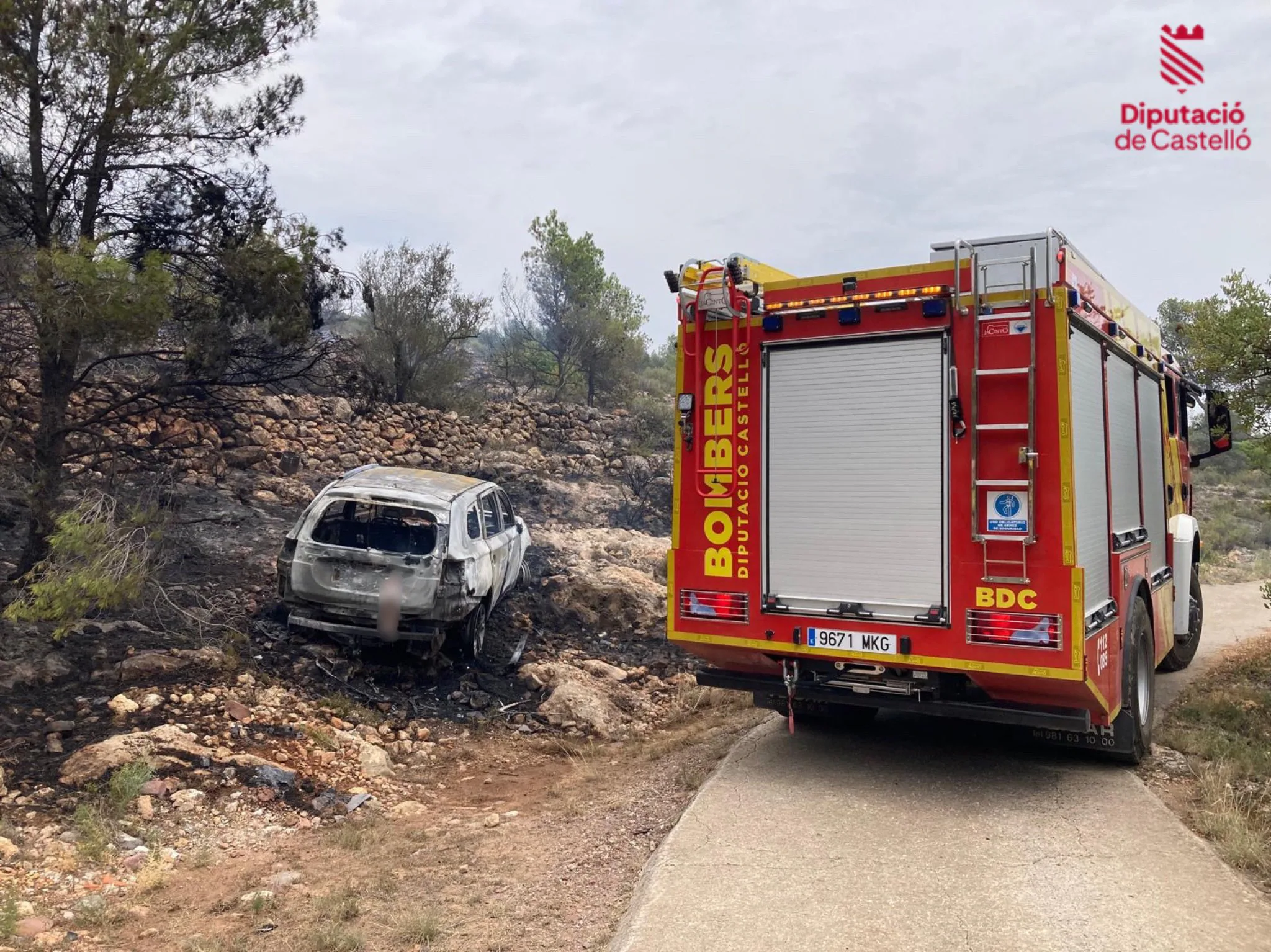 Descubren un cadáver calcinado en un coche después de un incendio forestal en Castellón 