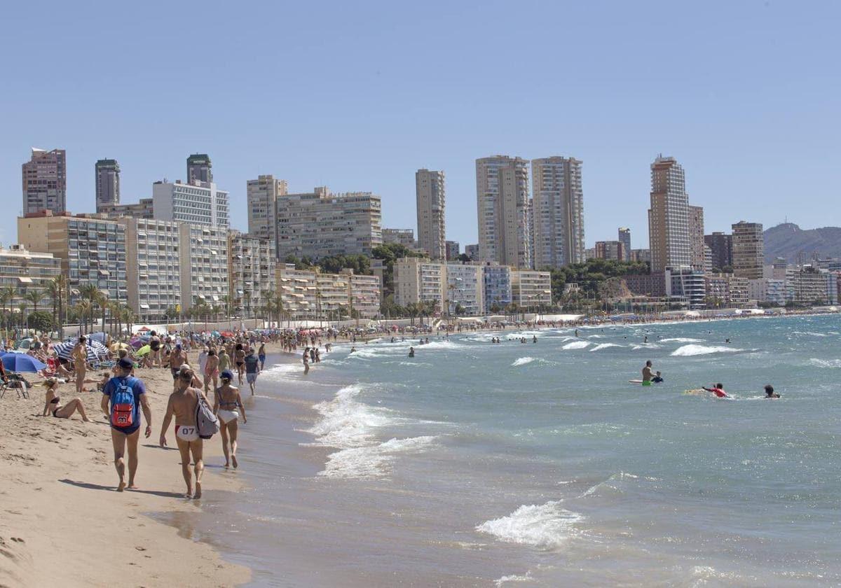 La playa de Poniente en Benidorm