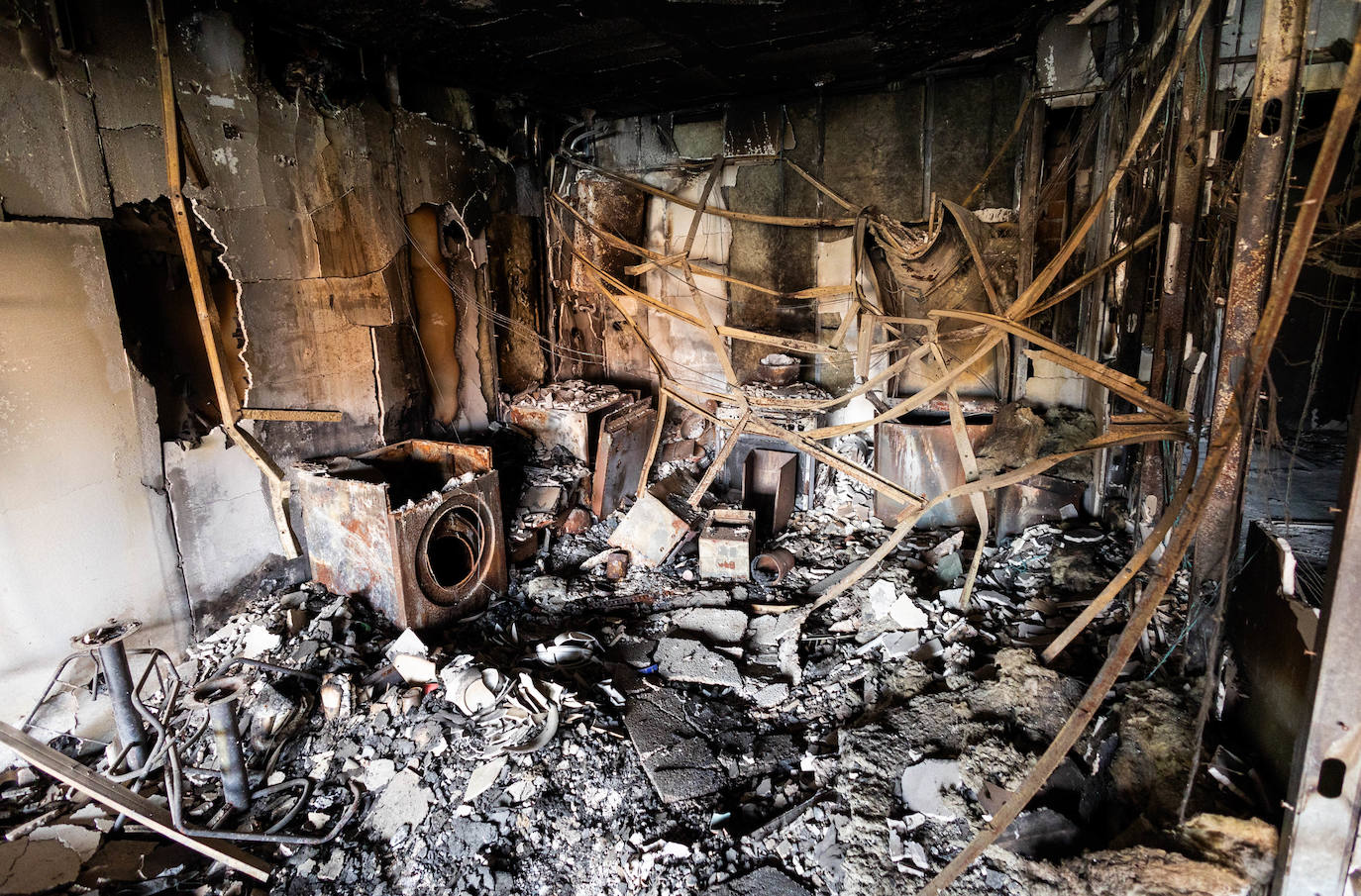 Fotos: así quedaron por dentro el edificio y los pisos del incendio de Campanar