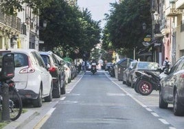 Coches aparcados en Valencia.