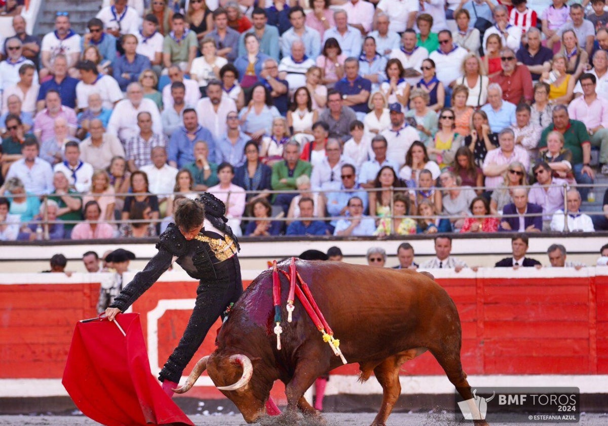 Roca Roy, durante una faena.