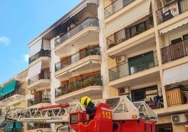 Una mujer resulta herida en el incendio de un piso en Xàbia