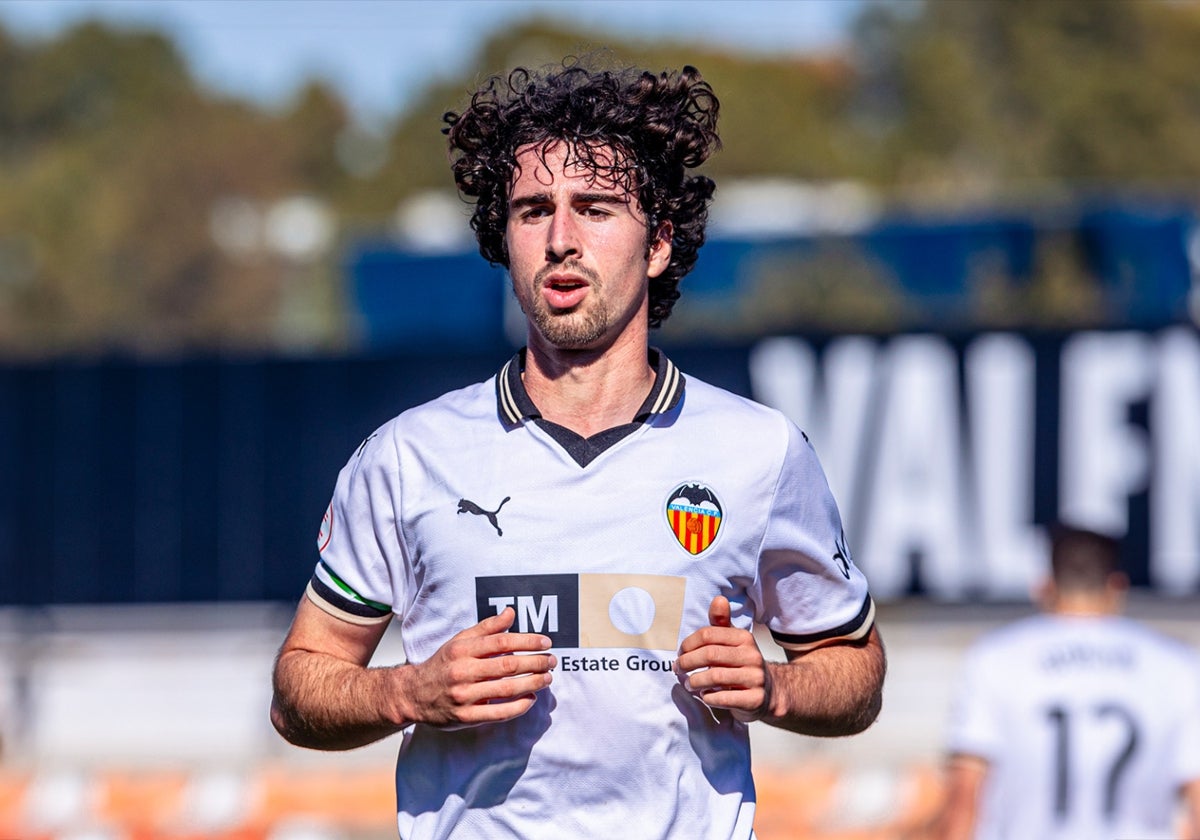 Hugo González, durante un partido de la pasada temporada, con el filial.