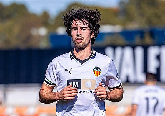 Hugo González, durante un partido de la pasada temporada, con el filial.