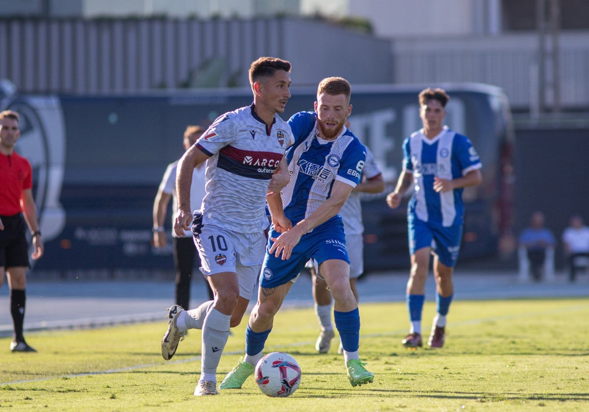 Pablo Martínez durante un partido del Levante esta pretemporada