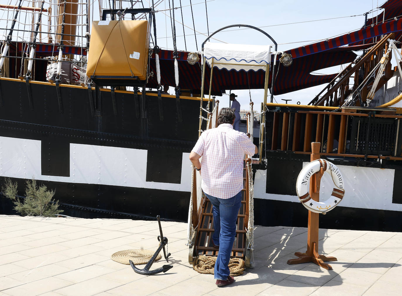 Fotos del buque de la armada italiana que ha abierto sus puertas en Valencia