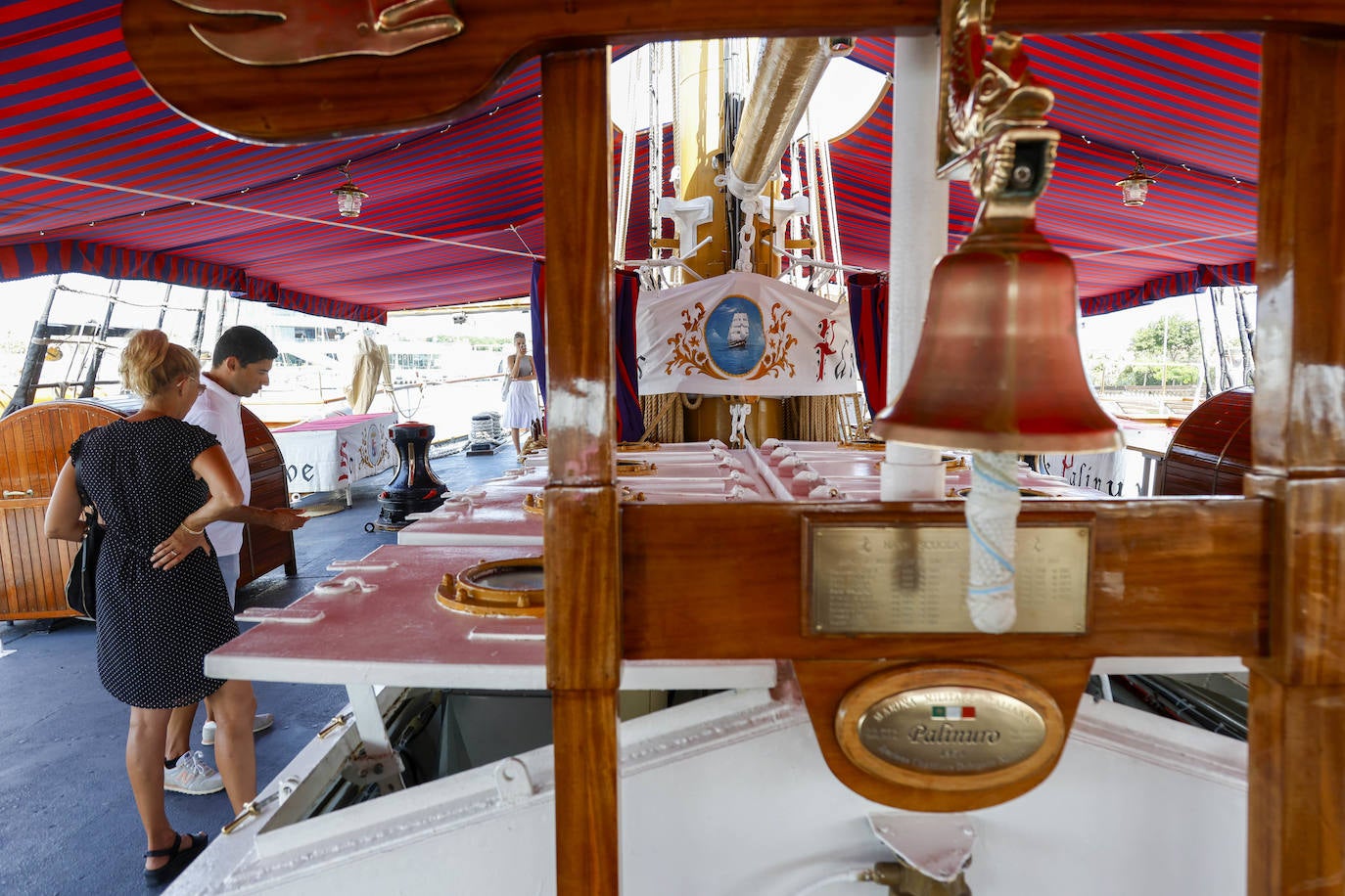 Fotos del buque de la armada italiana que ha abierto sus puertas en Valencia