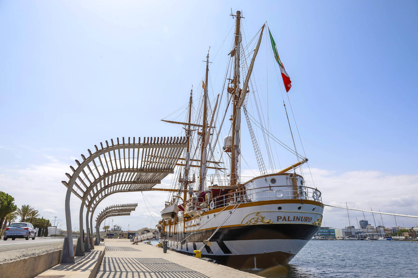 Fotos del buque de la armada italiana que ha abierto sus puertas en Valencia