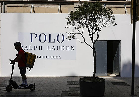 Fachada de la futura tienda de Polo Ralph Lauren en Valencia.