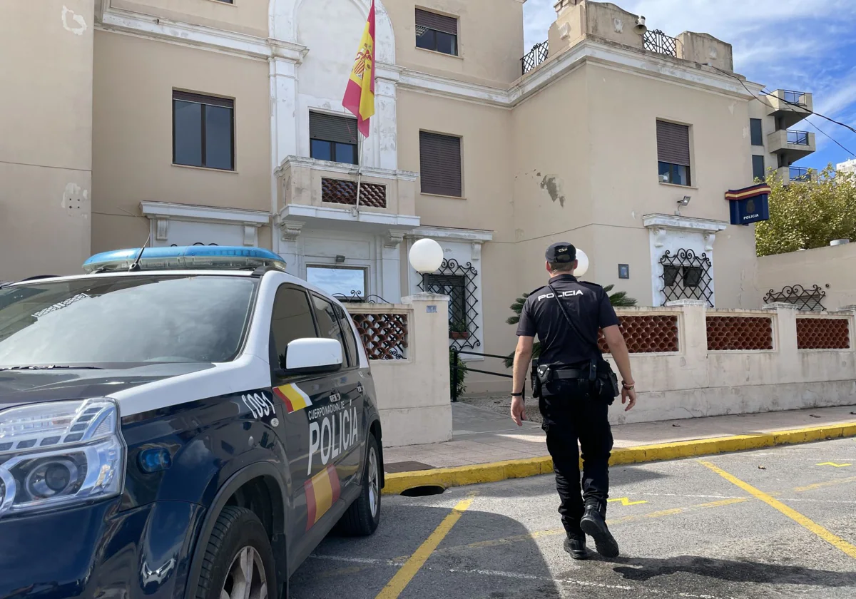 Detenido in fraganti un ladrón en Dénia cuando aún estaba en la casa 