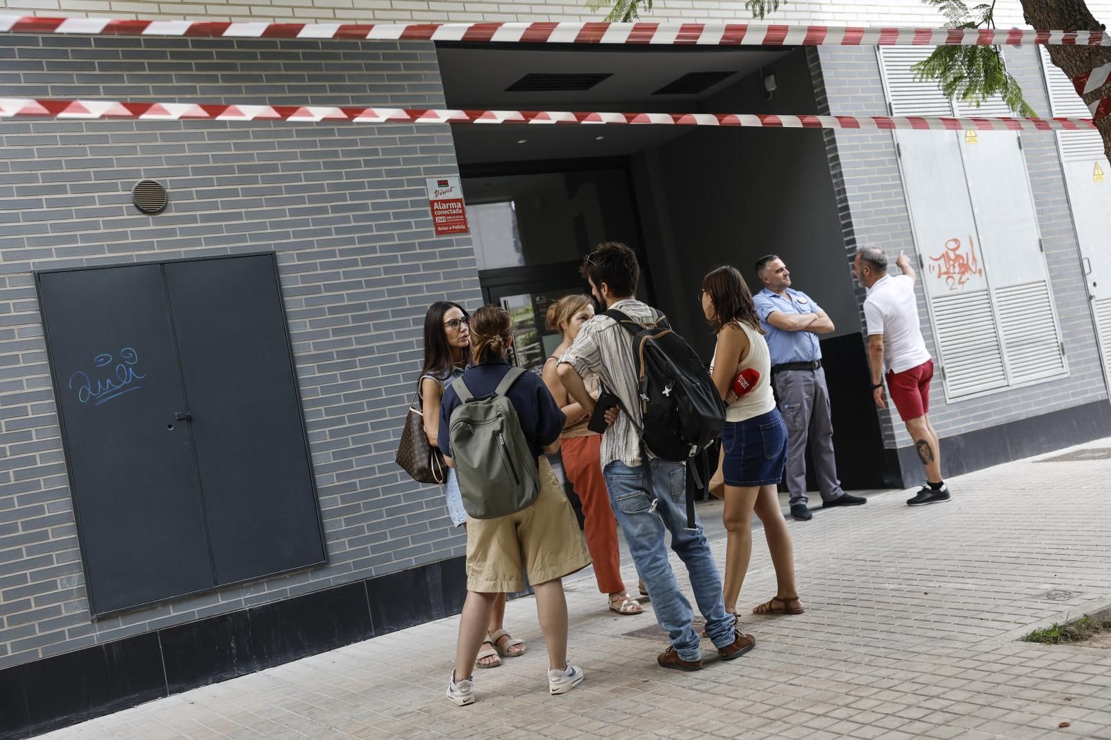 Los vecinos afectados por el incendio de Campanar abandonan las viviendas prestadas por el Ayuntamiento