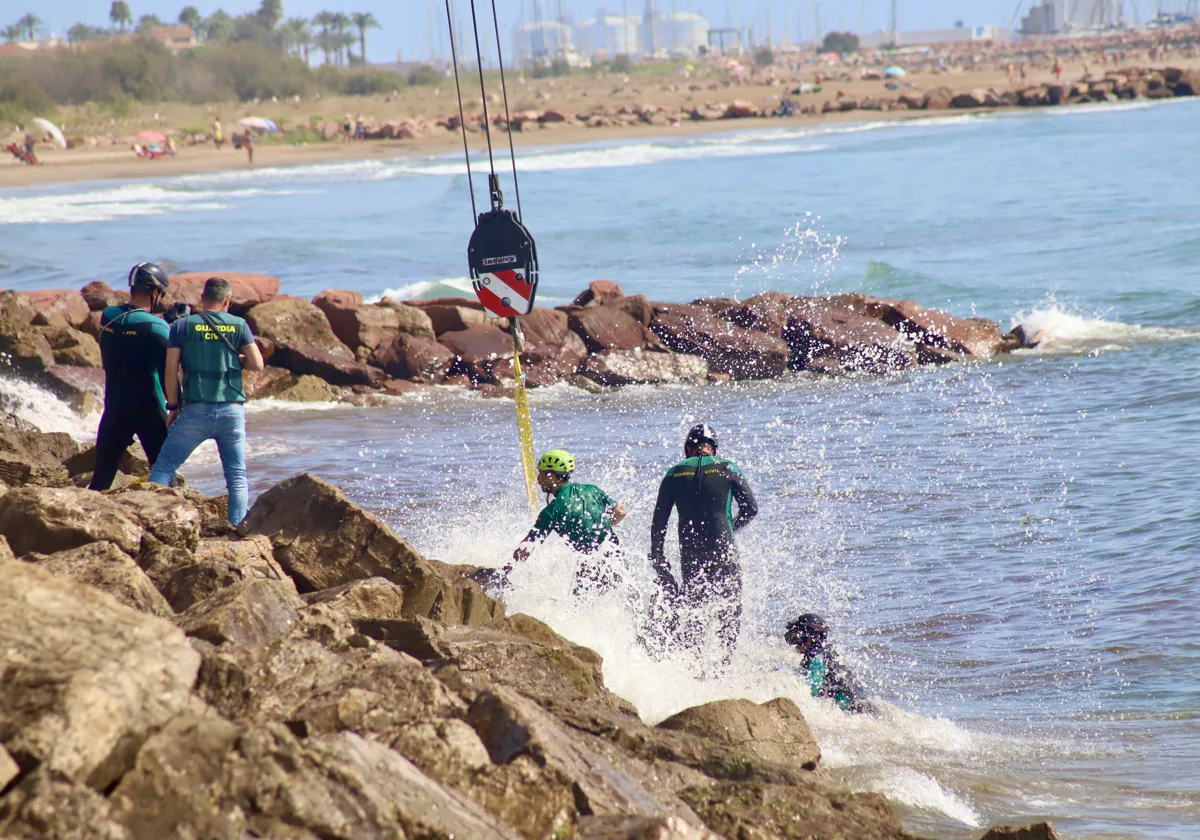 Rescatan el cuerpo del bañista desaparecido el domingo en Massalfassar 