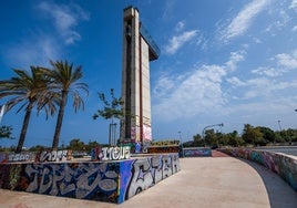 La torre Miramar, con la rotonda a sus pies.